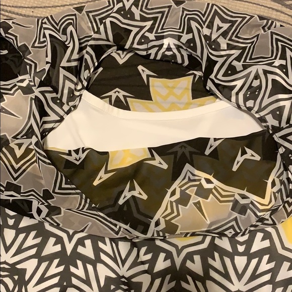 2 Top wear - Picture 6 of 8